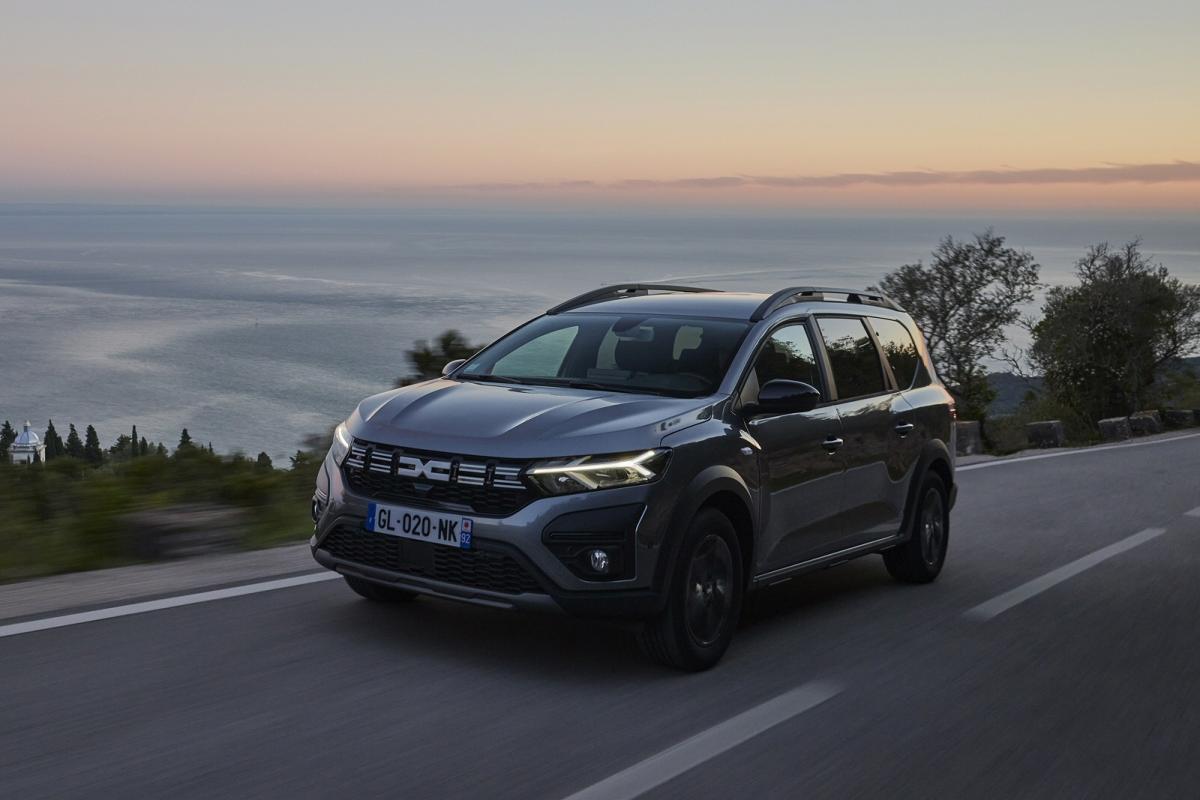 New Dacia Jogger HYBRID review – best hybrid ever?