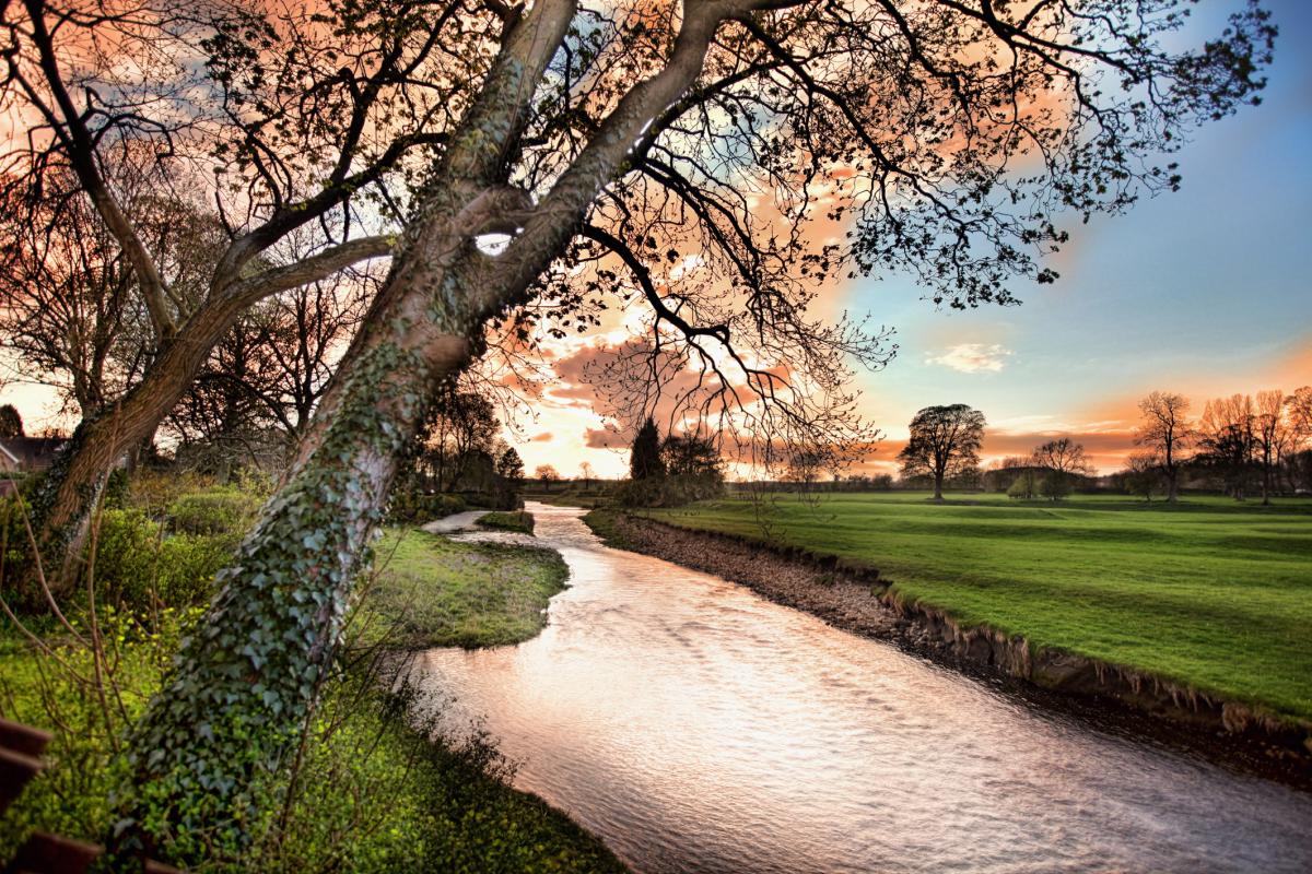 The sun sets over the River Aire at Gargrave